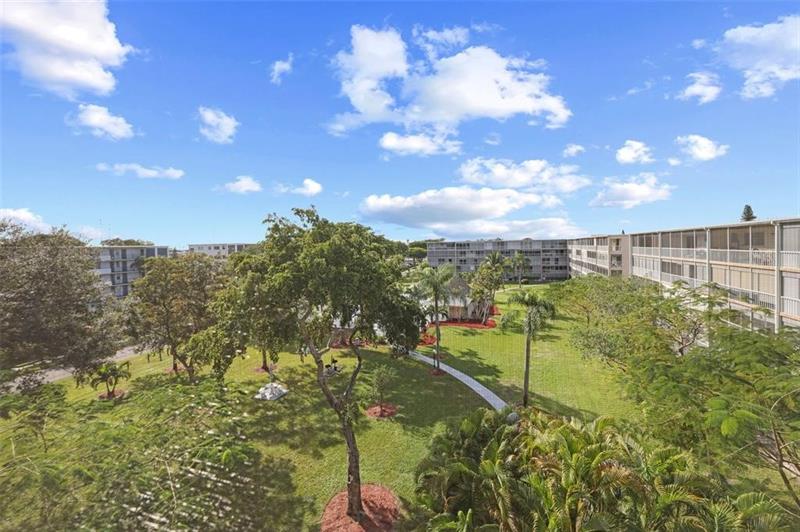 Image 29 of 39 For 4650 Washington St  504