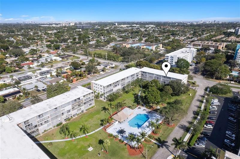 Image 35 of 39 For 4650 Washington St  504