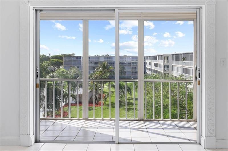 Image 4 of 39 For 4650 Washington St  504