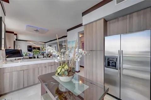 Image 10 of 20 For 347 New River Dr Ph4