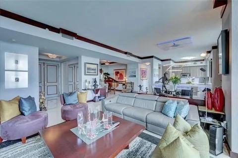 Image 11 of 20 For 347 New River Dr Ph4