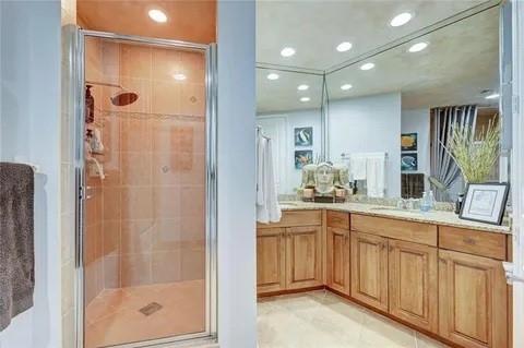 Image 18 of 20 For 347 New River Dr Ph4