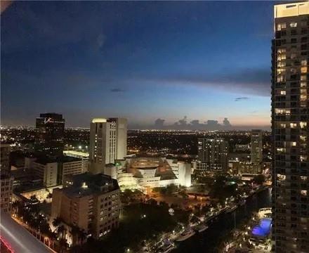 Image 5 of 20 For 347 New River Dr Ph4