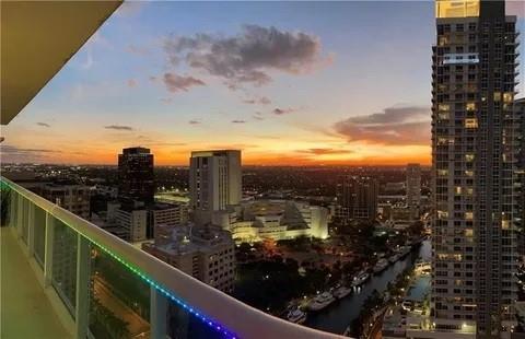 Image 6 of 20 For 347 New River Dr Ph4