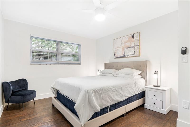 Image 12 of 21 For 5840 37th Ave