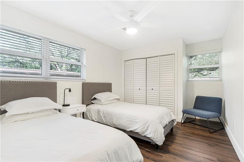 Image 14 of 21 For 5840 37th Ave