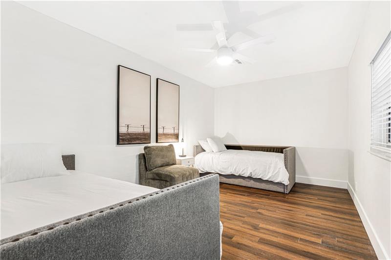 Image 15 of 21 For 5840 37th Ave