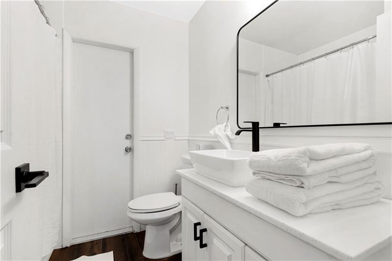 Image 16 of 21 For 5840 37th Ave