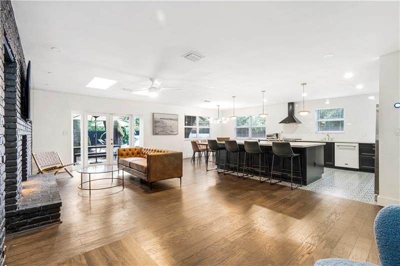 Image 4 of 21 For 5840 37th Ave