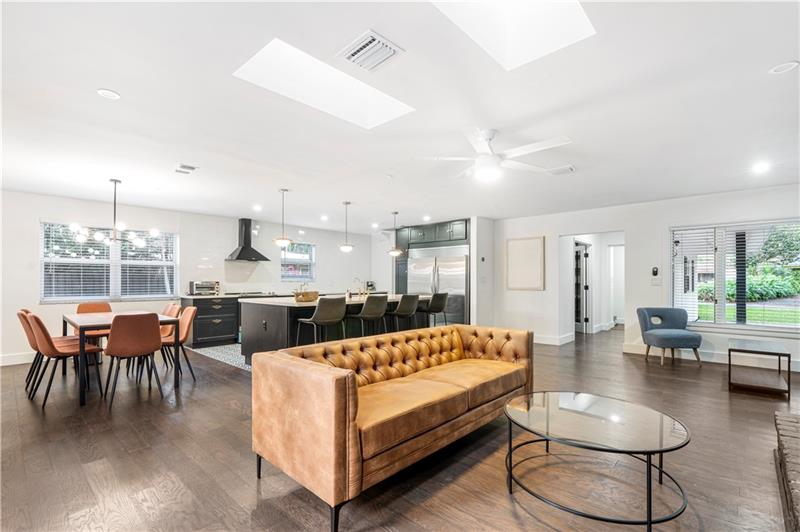 Image 6 of 21 For 5840 37th Ave