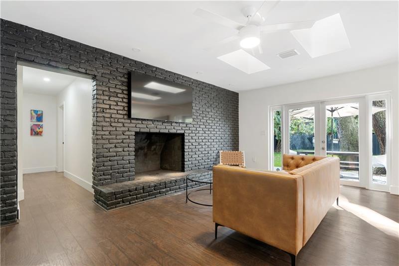 Image 9 of 21 For 5840 37th Ave