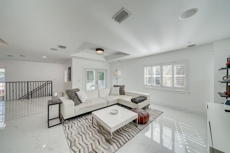 Image 15 of 51 For 1112 17th Way  1112