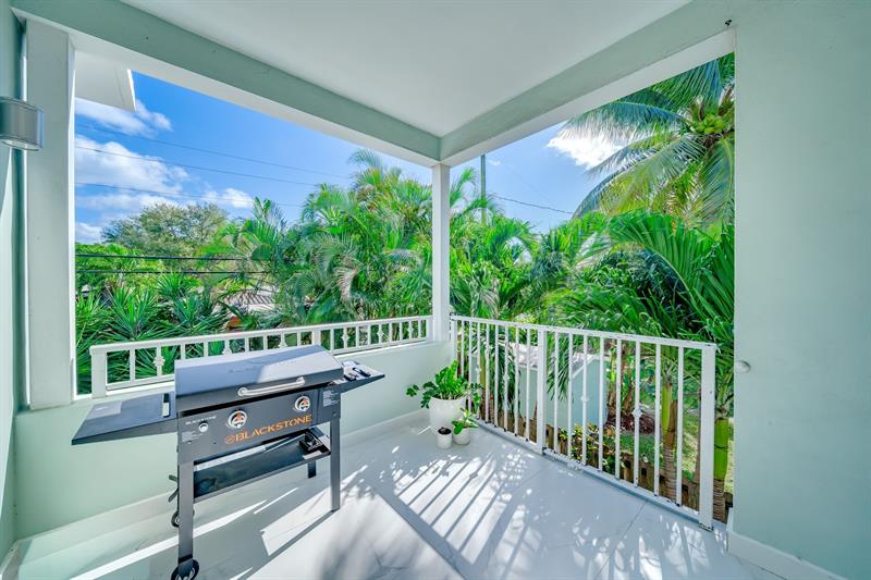 Image 16 of 51 For 1112 17th Way  1112