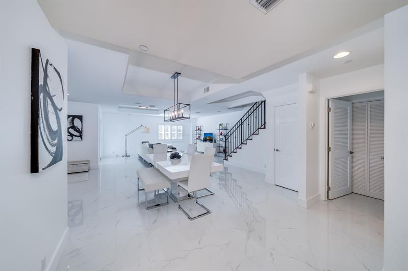 Image 19 of 51 For 1112 17th Way  1112