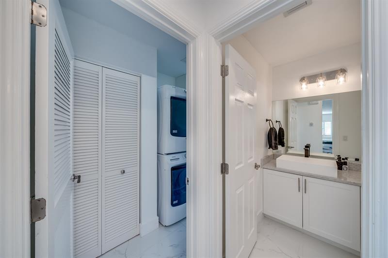 Image 21 of 51 For 1112 17th Way  1112