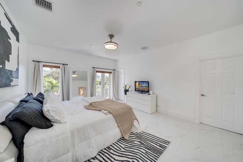 Image 27 of 51 For 1112 17th Way  1112