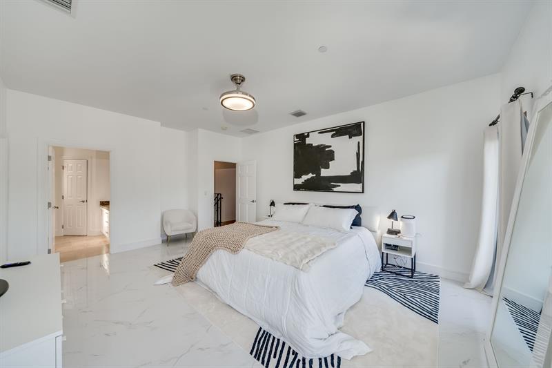 Image 28 of 51 For 1112 17th Way  1112