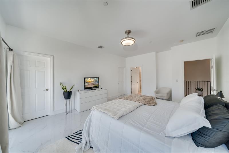 Image 29 of 51 For 1112 17th Way  1112