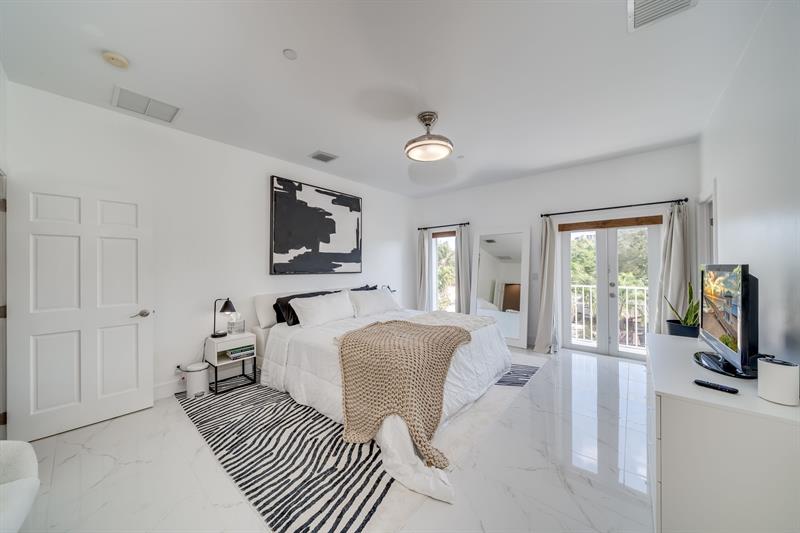 Image 30 of 51 For 1112 17th Way  1112