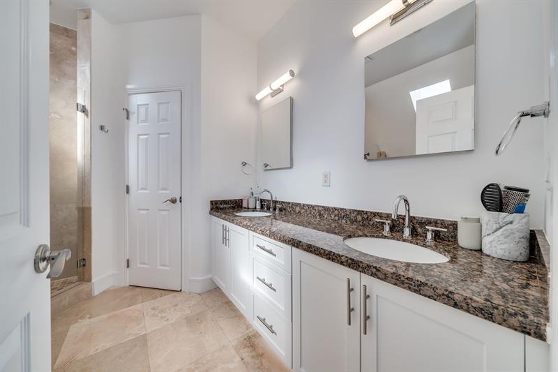 Image 31 of 51 For 1112 17th Way  1112