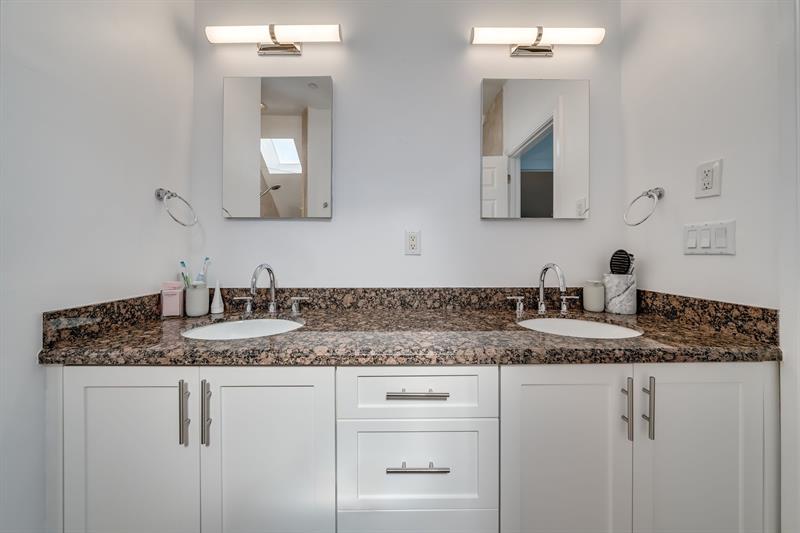 Image 33 of 51 For 1112 17th Way  1112