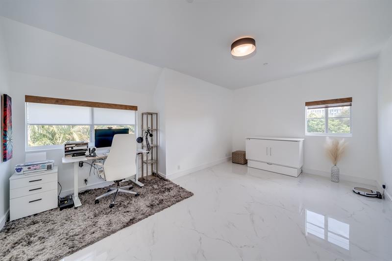 Image 34 of 51 For 1112 17th Way  1112