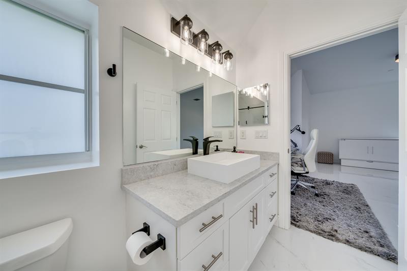 Image 37 of 51 For 1112 17th Way  1112