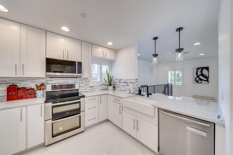 Image 5 of 51 For 1112 17th Way  1112