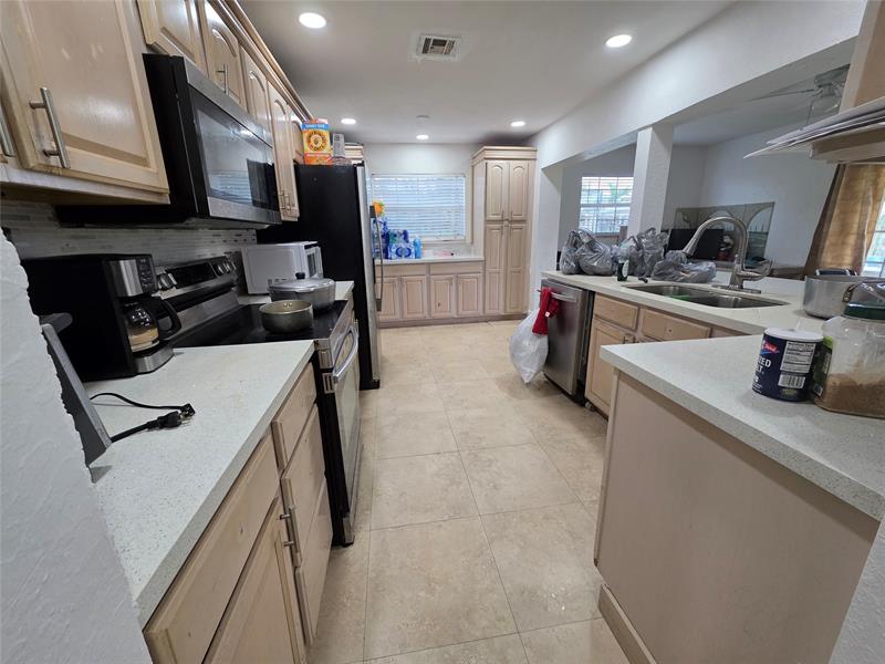 Image 6 of 9 For 1970 32nd St