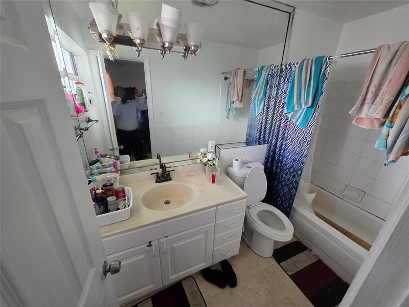 Image 8 of 9 For 1970 32nd St