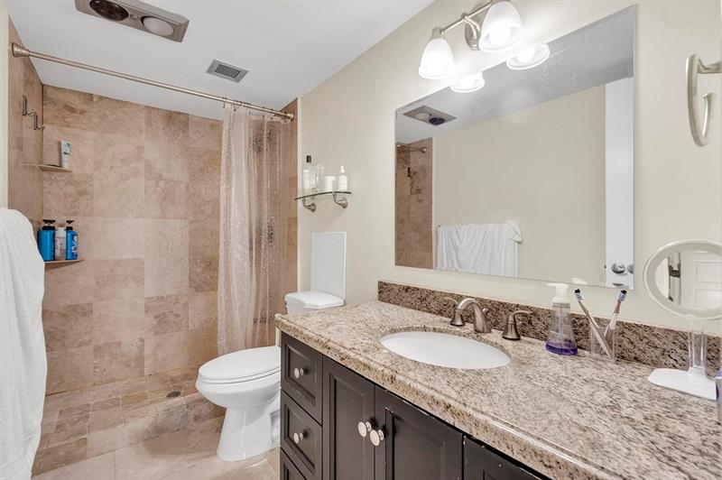 Image 16 of 35 For 1980 Ocean Dr 10h