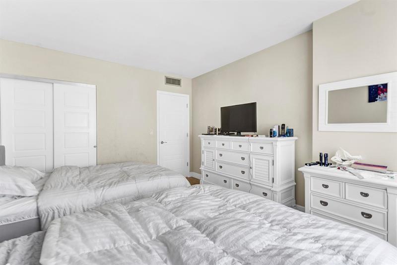 Image 20 of 35 For 1980 Ocean Dr 10h