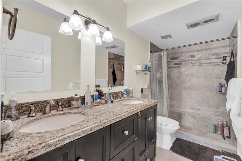 Image 21 of 35 For 1980 Ocean Dr 10h