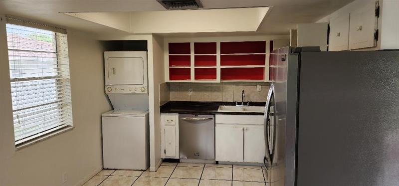 Image 4 of 17 For 11440 39th St