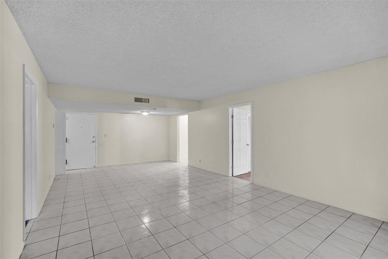 Image 12 of 36 For 4218 Inverrary Blvd  95b