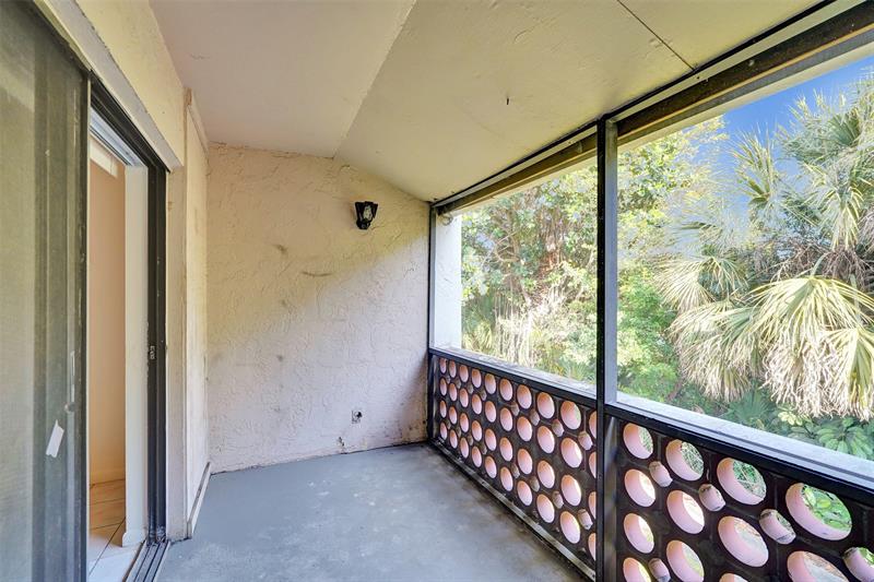 Image 29 of 36 For 4218 Inverrary Blvd  95b