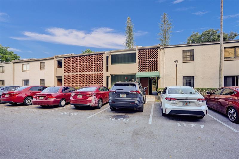 Image 33 of 36 For 4218 Inverrary Blvd  95b