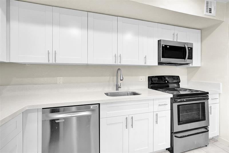 Image 6 of 36 For 4218 Inverrary Blvd  95b