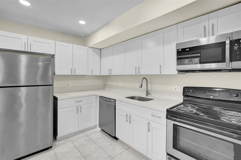 Image 7 of 36 For 4218 Inverrary Blvd  95b