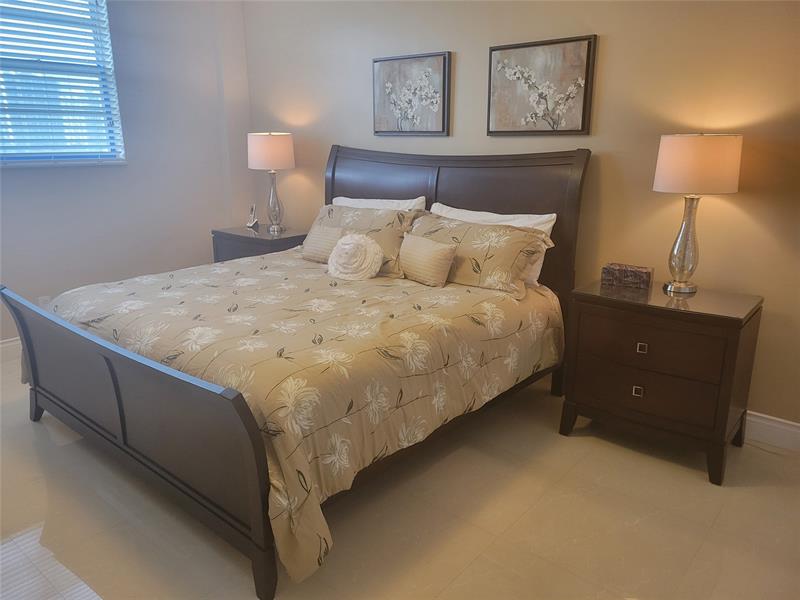 Image 12 of 25 For 19370 Collins Ave 1218