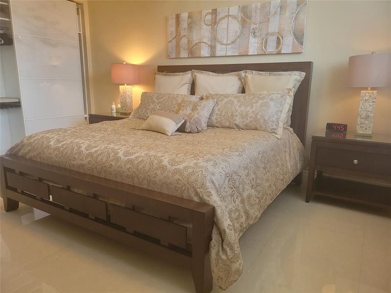 Image 17 of 25 For 19370 Collins Ave 1218