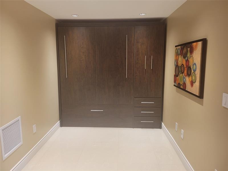 Image 19 of 25 For 19370 Collins Ave 1218