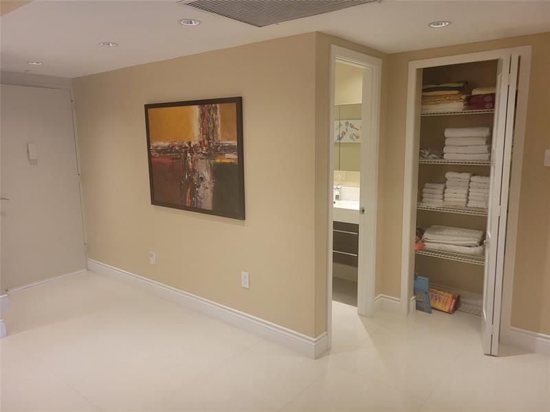 Image 22 of 25 For 19370 Collins Ave 1218