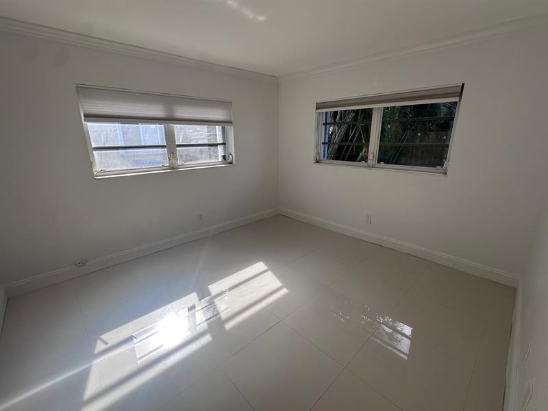 Image 10 of 20 For 40 48th St  