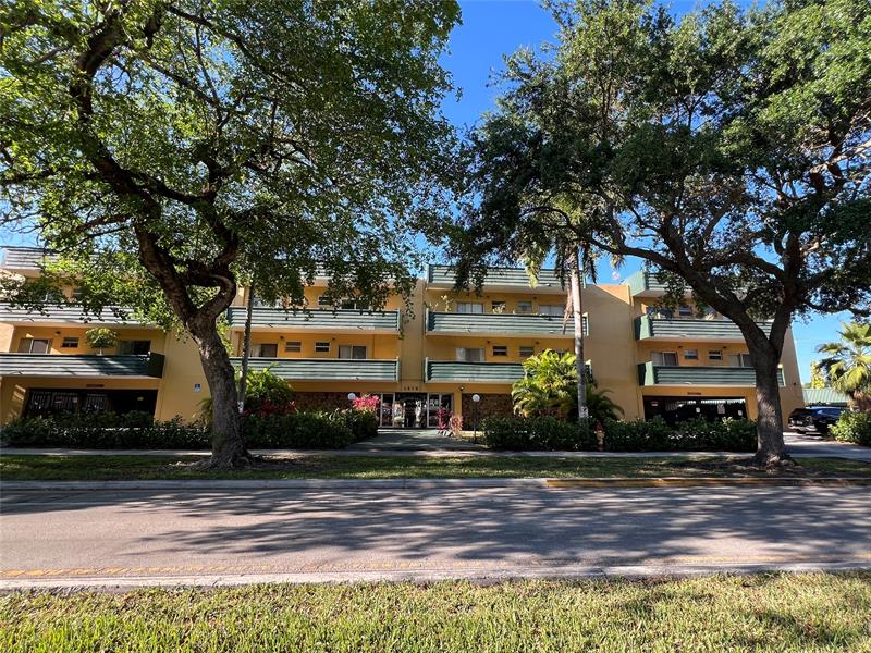 Details for 1975 135th St  3r, North Miami, FL 33181