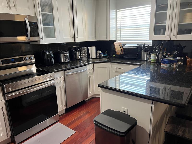 Image 7 of 25 For 1975 135th St  3r