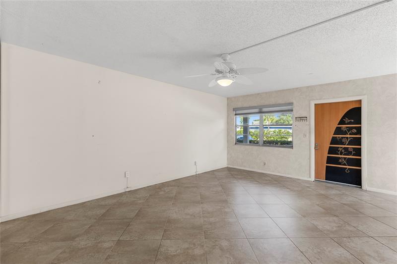 Image 10 of 53 For 1081 Westbury H 1081