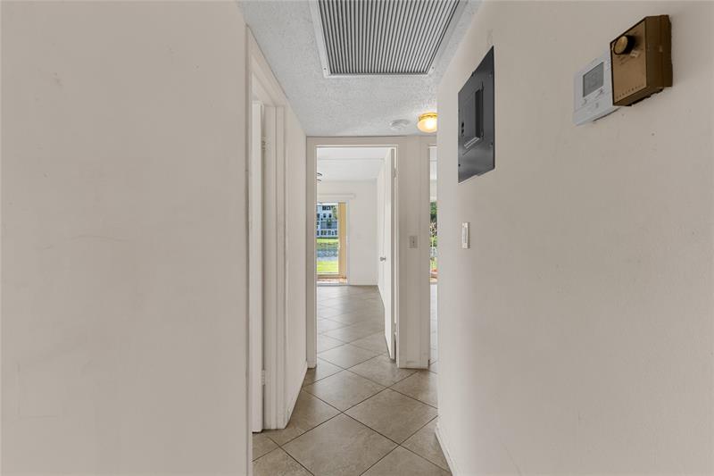 Image 11 of 53 For 1081 Westbury H 1081