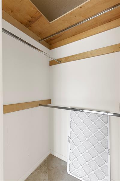 Image 16 of 53 For 1081 Westbury H 1081