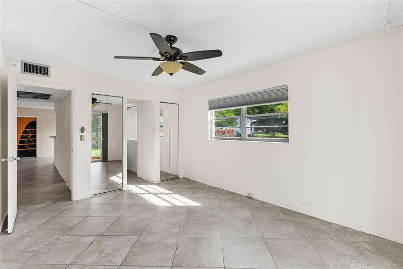 Image 18 of 53 For 1081 Westbury H 1081